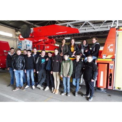 Les élèves de Ressins visitent la caserne de Roanne