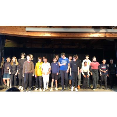 REPRESENTATION THEATRALE POUR LES 4 EMES